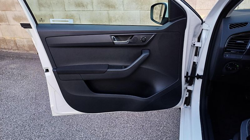 Škoda Fabia combi TSI 70kW-NAVIGACE-TZ-DPH - fotka 21 z 50
