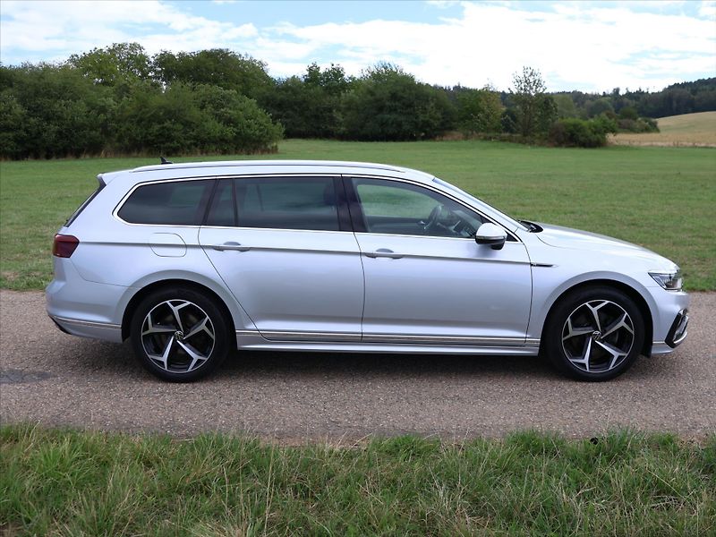 Volkswagen Passat 2,0 TDI DSG R-LINE Matrix - fotka 9 z 32