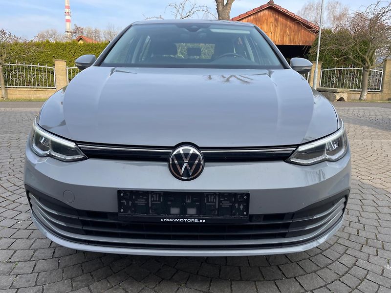 Volkswagen Golf VIII 1,0TSI - fotka 2 z 21