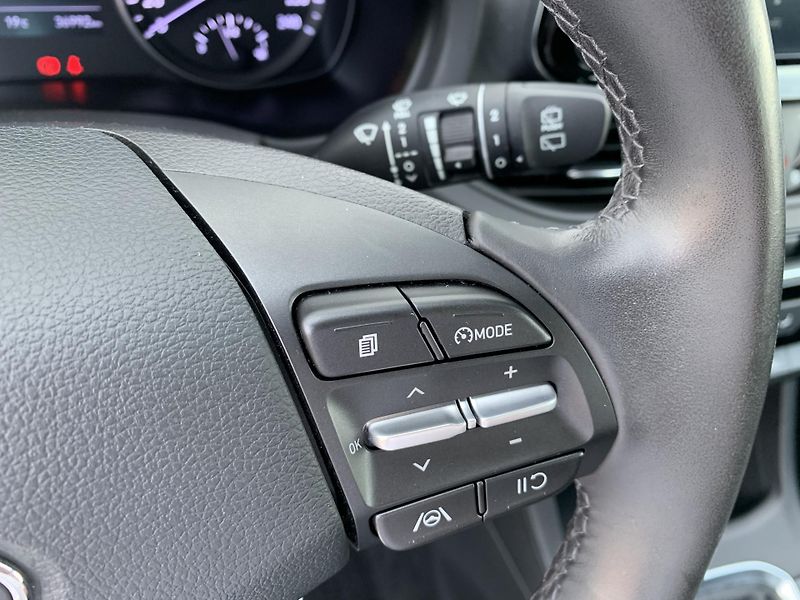 Hyundai i30 COMFORT 1.5i 80kW MAN6 - fotka 20 z 30