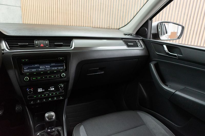 Škoda Rapid 1.2 TSI 63kW*2xKOLA*AUT.KLIMA* - fotka 10 z 31