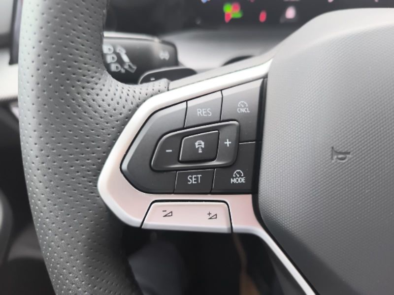 Volkswagen Golf 1,5 eTSI 7DSG R-Line - fotka 13 z 24