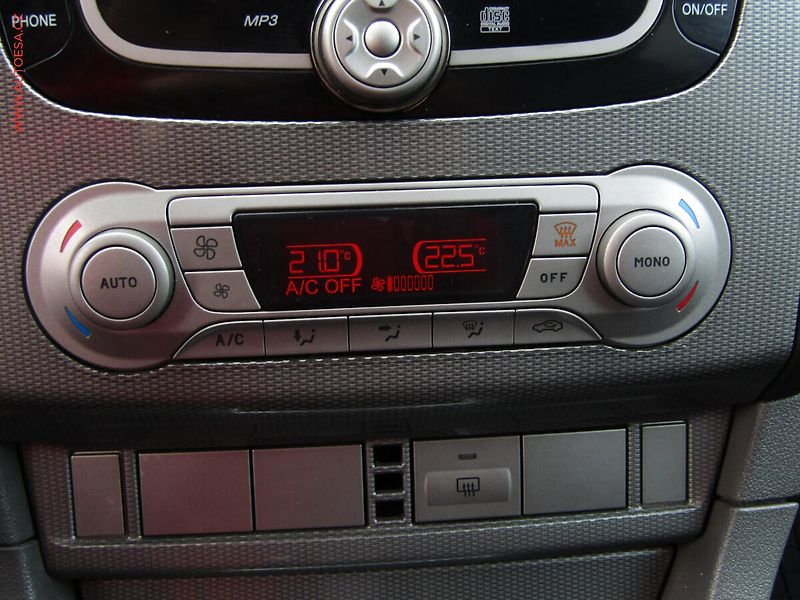 Ford Focus (2009) 1.6 TDCi, Klima - fotka 14 z 16