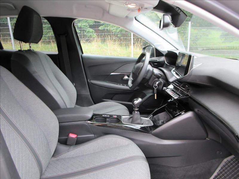 Peugeot 208 1,2 PureTech Allure, LED, Nové - fotka 13 z 29