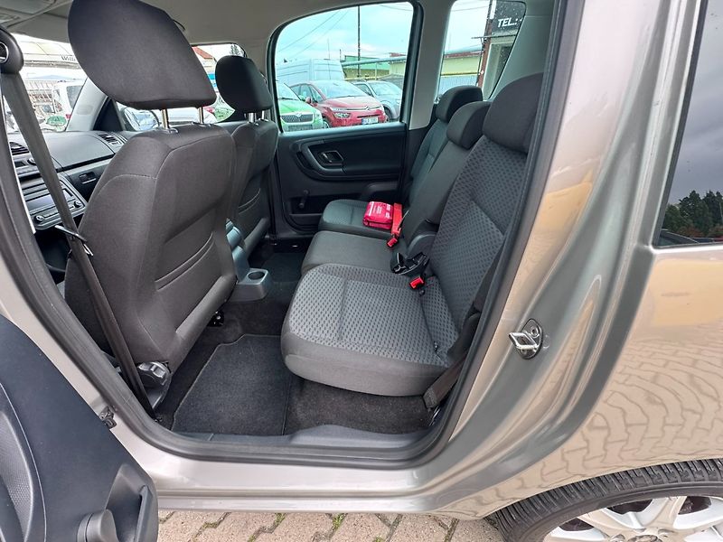 Škoda Roomster (2011) 1,6 TDI 77 KW KILOMETRY TAŽNÉ - fotka 33 z 50
