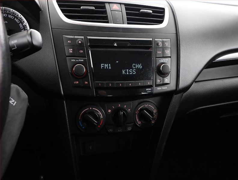 Suzuki Swift (2015) 1.2 - fotka 10 z 15
