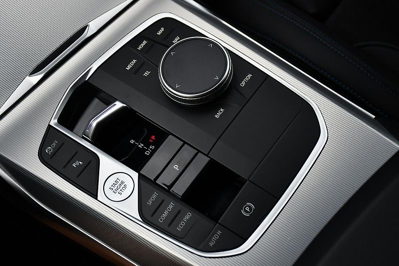 BMW Řada 3 320d xDrive M-SPORT   - fotka 41 z 64
