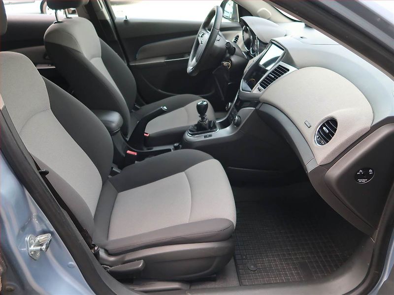 Chevrolet Cruze (2009) 1.8 i 16V, po STK - fotka 9 z 17