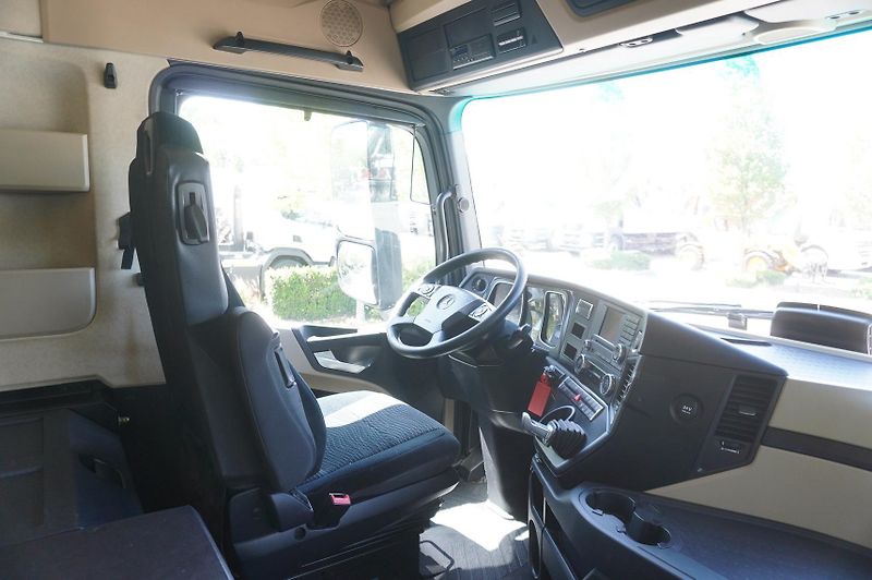 Mercedes-Benz Actros (2018) 2542 / GIGA cabin - fotka 20 z 25