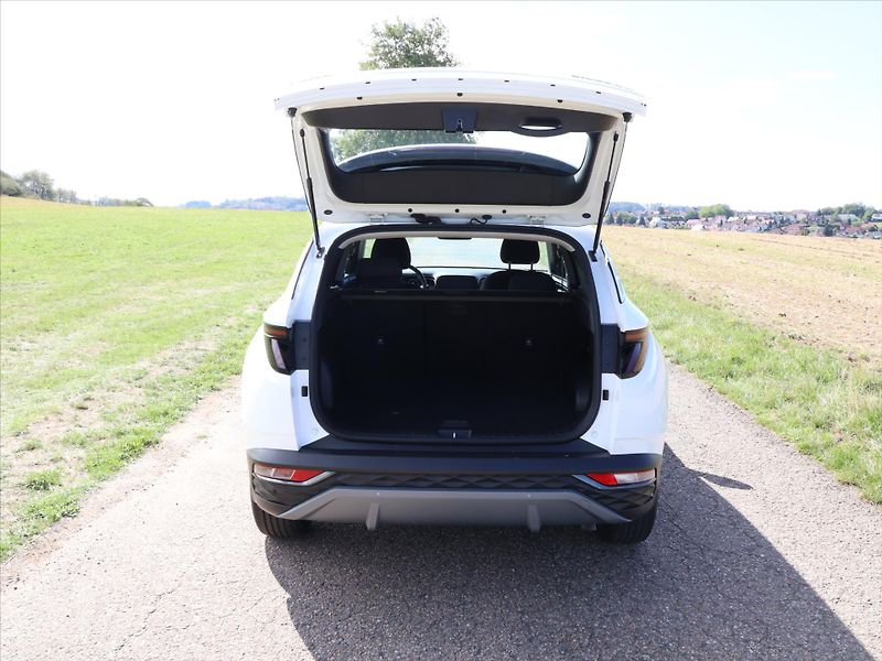 Hyundai Tucson 1,6 T-GDI 110 kW Smart DPH 1.M - fotka 9 z 29