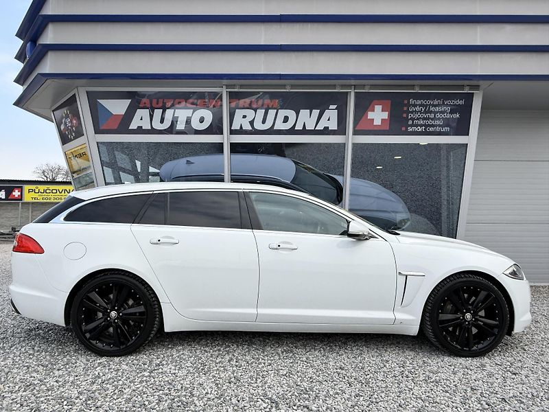 Jaguar XF 3,0 V6 Sportbrake REZERVACE - fotka 7 z 37