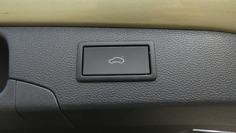 Škoda Superb 2.0 TDI 110kW L&K Combi DSG - fotka 22 z 30