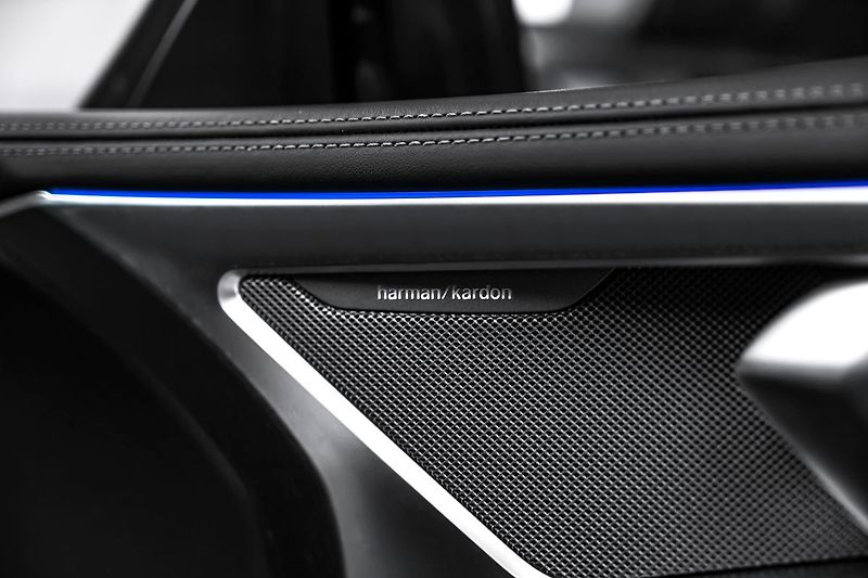 BMW M8 Coupe Competition Night Carbon - fotka 16 z 23