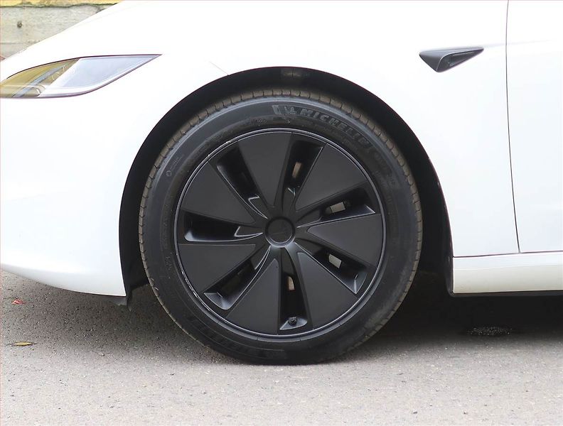 Tesla Model 3 (2023) Standard Range 60kWh, SoH 94% - fotka 13 z 32