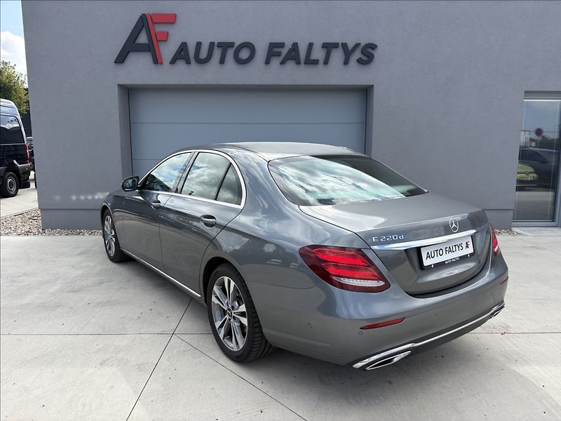 Mercedes-Benz Třídy E 2,0 220 d - fotka 5 z 28