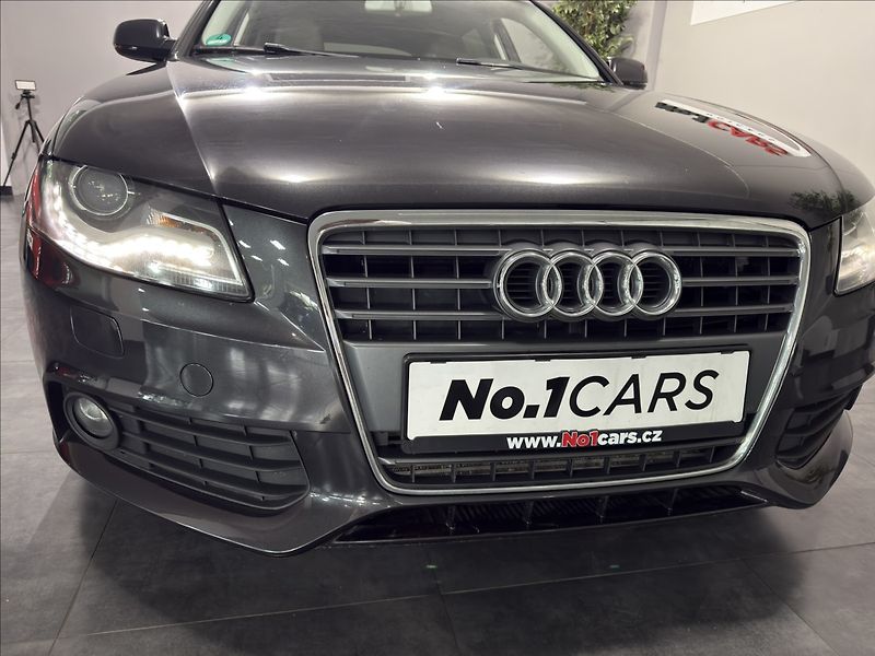 Audi A4 2,0   TDI B8 1.MAJITEL BI-XEN - fotka 34 z 43
