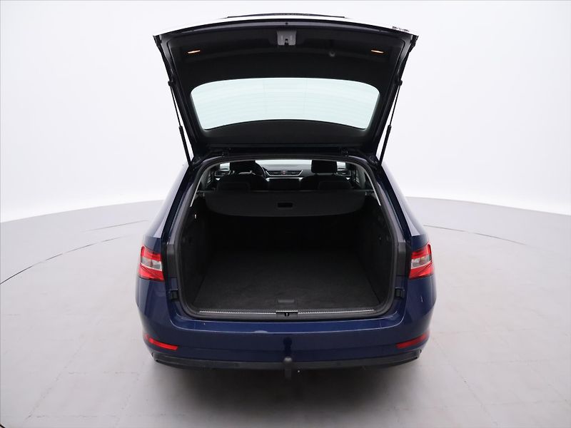 Škoda Superb 2,0 TDI 110kW CZ 4x4 Xenon - fotka 9 z 30