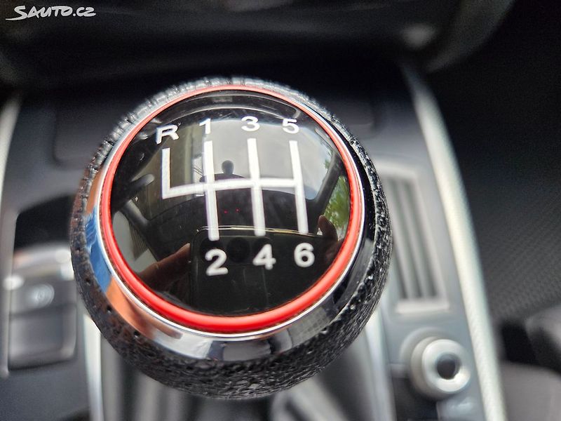 Audi A4 (2015) 2.0TDI 140kw S line Quattro - fotka 31 z 39