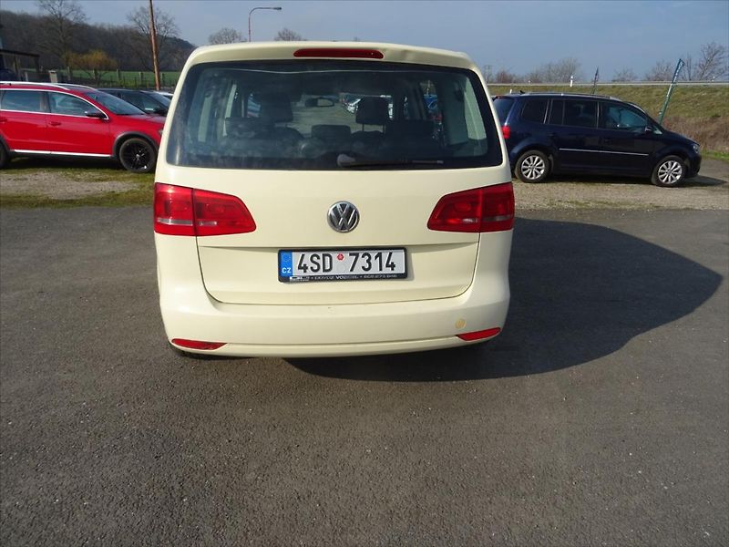 Volkswagen Touran 1,6 TDi 77 kW - fotka 8 z 25