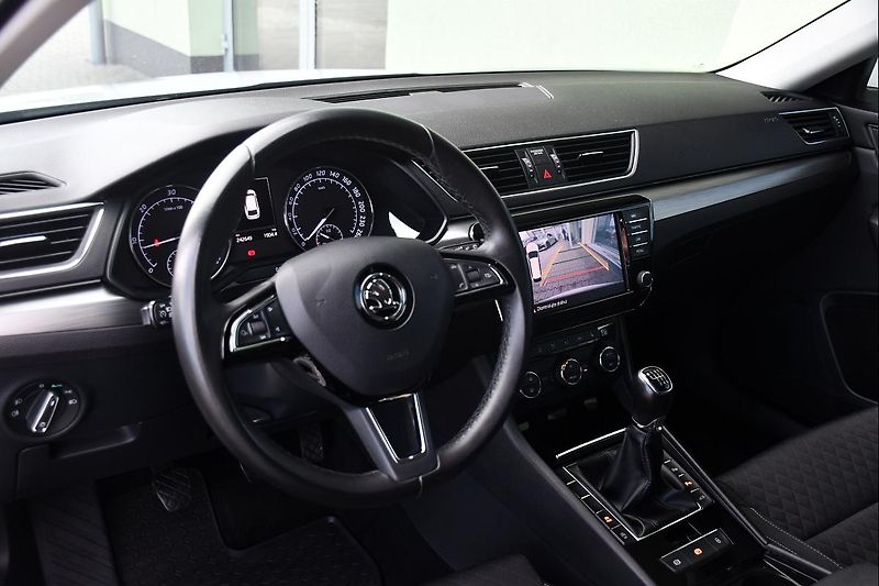 Škoda Superb 1.6TDi 88kW STYLE - fotka 15 z 40