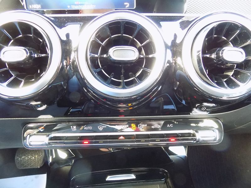 Mercedes-Benz CLA (2019) 200d/Full-Led/1.majitel/ - fotka 40 z 50