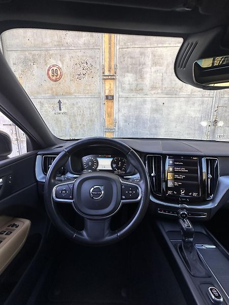 Volvo XC60 (2017) - fotka 14 z 21
