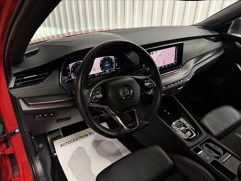 Škoda Octavia 2.0TDI 147kW DCC PANO RS PLUS - fotka 15 z 53