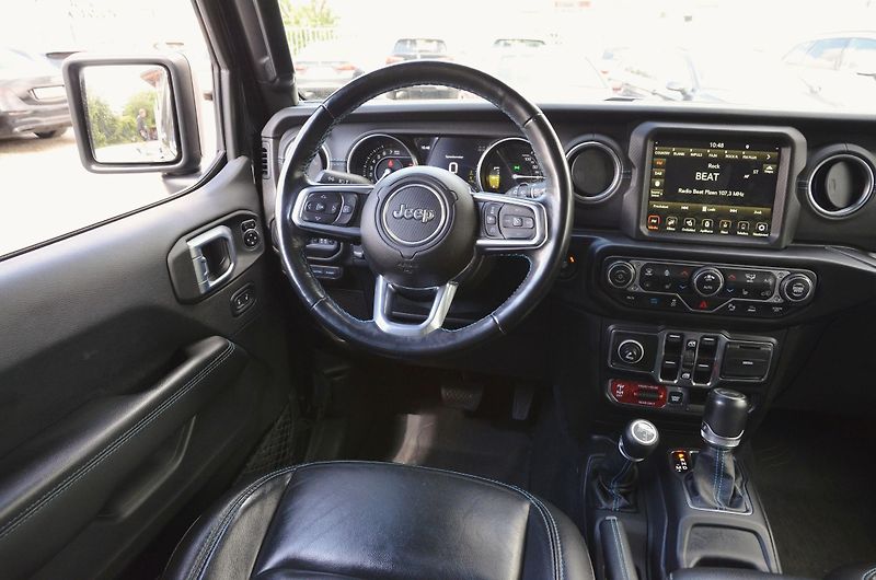 Jeep Wrangler (2022) Rubicon 4xe Unlimited 4x4 / ČR - fotka 19 z 52
