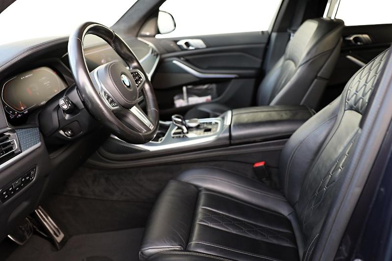 BMW X7 M50d - fotka 9 z 14