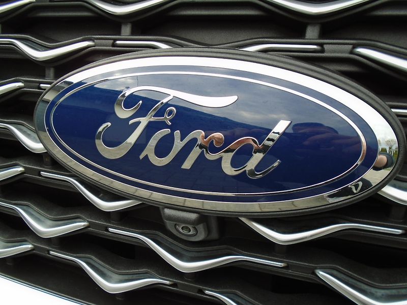 Ford Edge 2,0EcoBlue 175kW 8AT Vignale - fotka 11 z 45