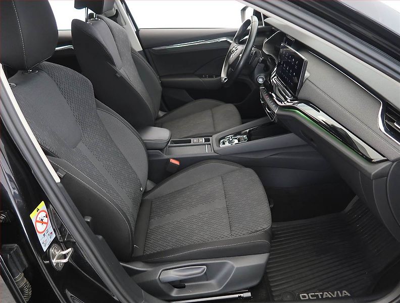 Škoda Octavia (2023) 2.0 TDI - fotka 9 z 29