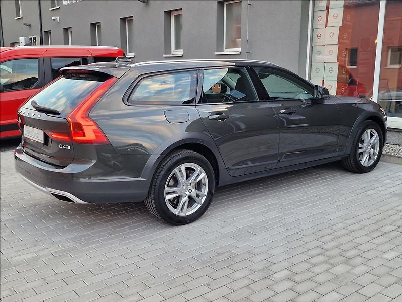 Volvo V90 D4 AWD Cross Country,ČR,1.Maj - fotka 11 z 50