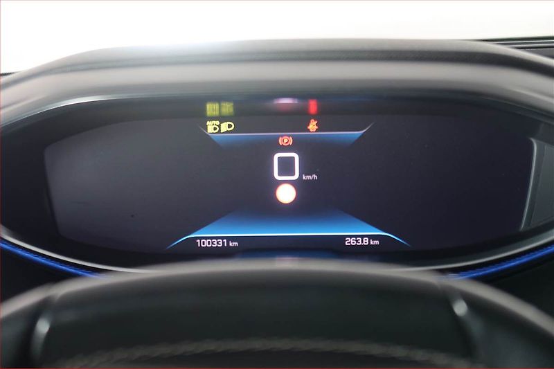 Peugeot 3008 (2022) Allure Pack 1.2 PureTech - fotka 11 z 18