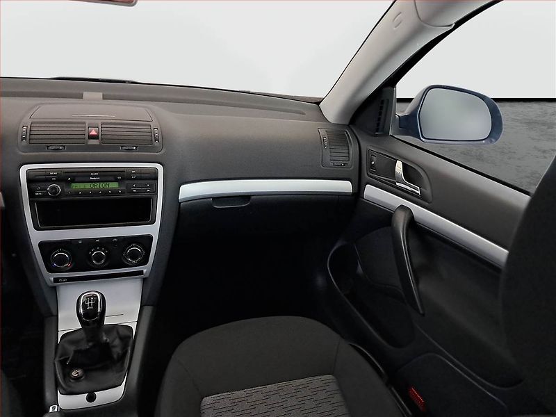 Škoda Octavia (2011) Ambiente 1.6 TDI, nová STK - fotka 8 z 16