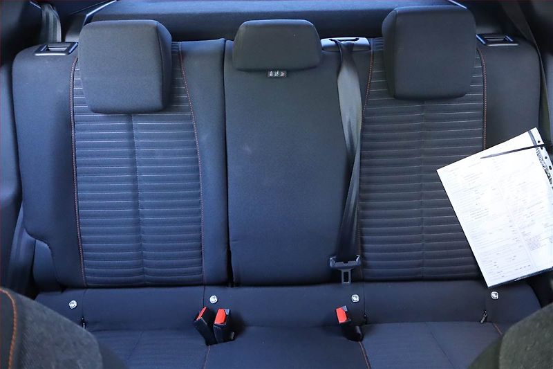 Peugeot 2008 (2020) 1.2 PureTech, Serv.kniha, Navi - fotka 10 z 26