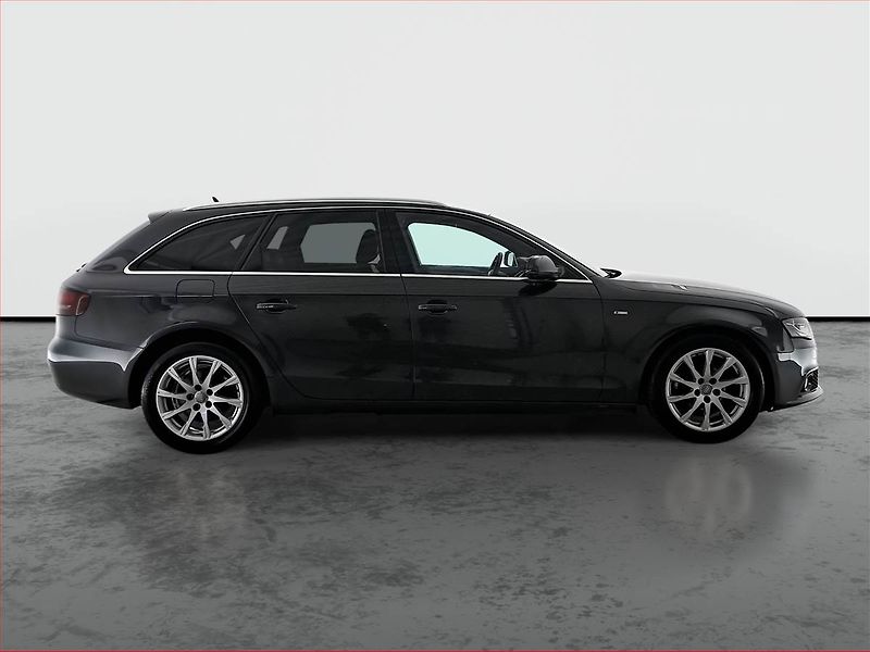 Audi A4 (2011) S-Line 2.0 TDI, Xenony - fotka 6 z 17