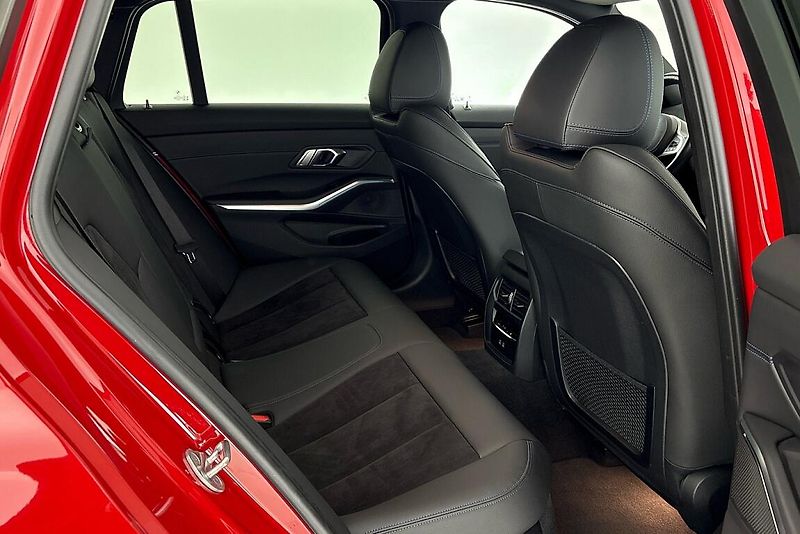 BMW Řada 3 řady 3 | 320d xDrive - fotka 12 z 24