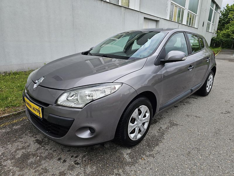 Renault Mégane (2010) 1.6i , KLIMA - fotka 1 z 17