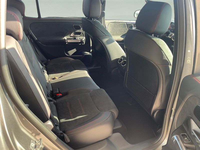 Mercedes-Benz GLB (2025) 200d 4MATIC - fotka 12 z 16