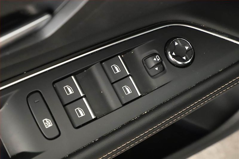 Peugeot 5008 (2023) GT Line 1.5 BlueHDi - fotka 9 z 21