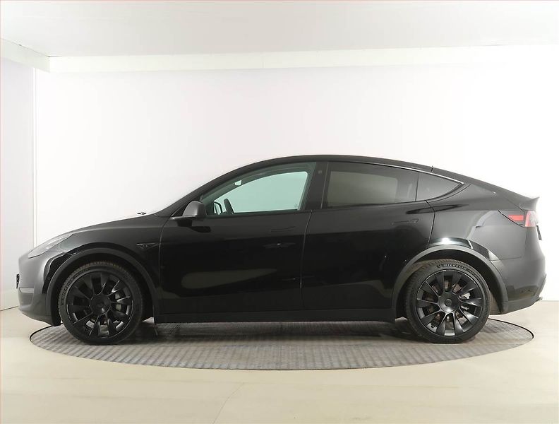 Tesla Model Y (2022) Long Range AWD 79kWh, SoH 91% - fotka 3 z 33