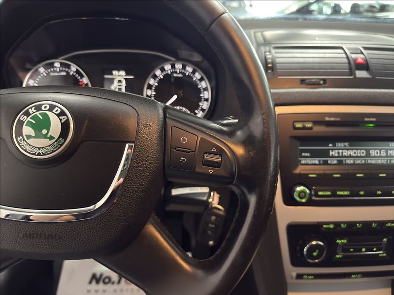 Škoda Octavia 1,4   TSI FAMILY XENON ŠÍBR TZ - fotka 11 z 45