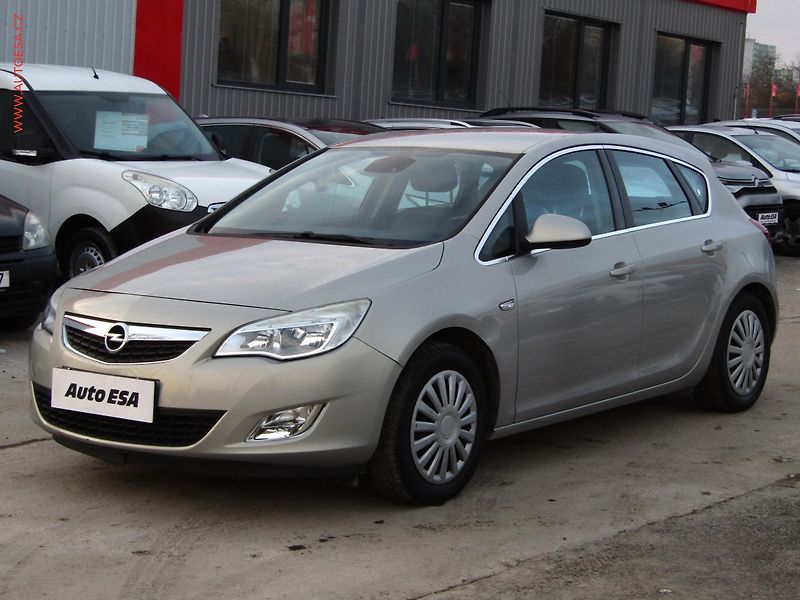 Opel Astra (2010) 1.4i, 2.maj,ČR, AC, navi - fotka 3 z 17