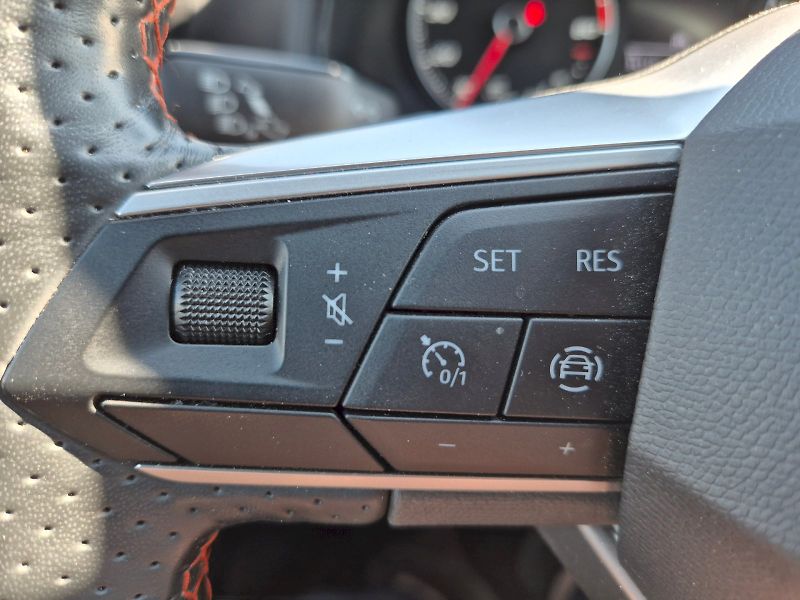 Seat Arona (2022) FR 1.0 TSI 81 kW 6°manuální - fotka 23 z 33