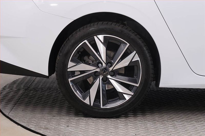 Peugeot 308 (2024) 1.2 PureTech - fotka 15 z 20