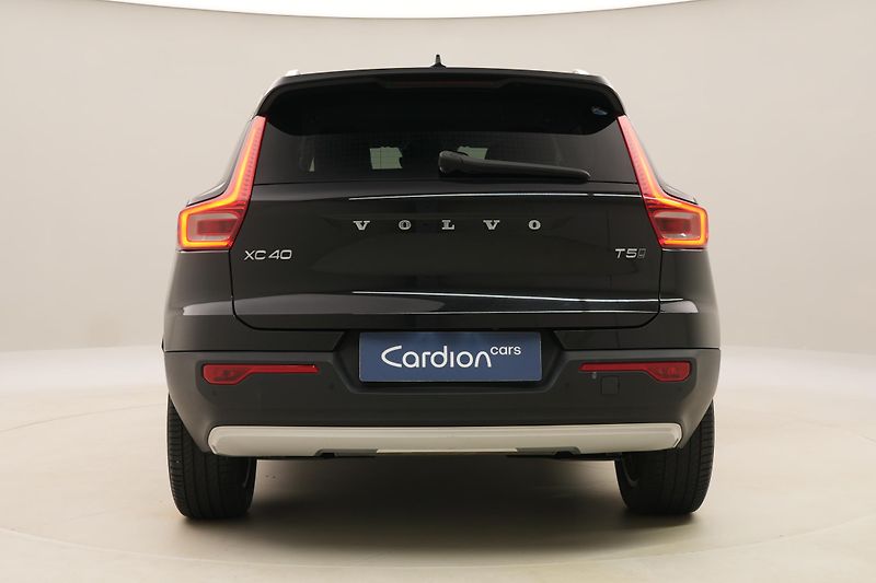 Volvo XC40 T5 AWD MOMENTUM AUT - fotka 11 z 45
