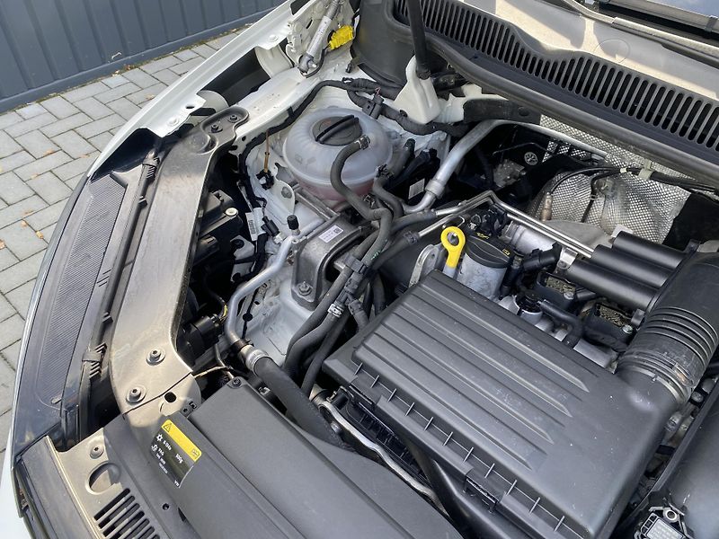 Volkswagen Touran 1.4TSI 110kW-1xMAJ-7MÍST-NAVI - fotka 44 z 44