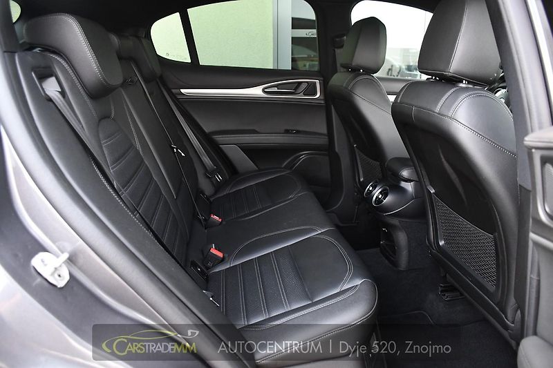 Alfa Romeo Stelvio 2.2D VELOCE Q4 H&K PANOR TAŽNÉ - fotka 19 z 53