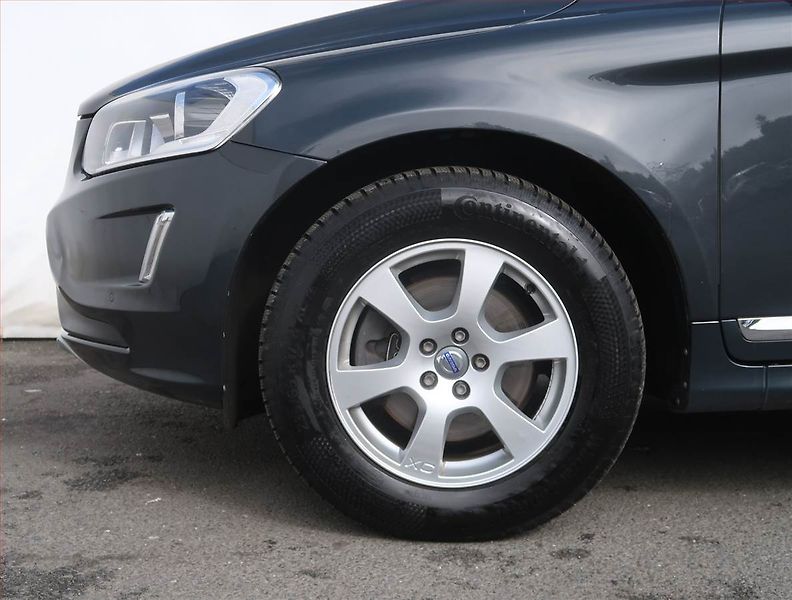 Volvo XC60 (2016) D3, Serv.kniha, Kůže, Navi - fotka 15 z 23