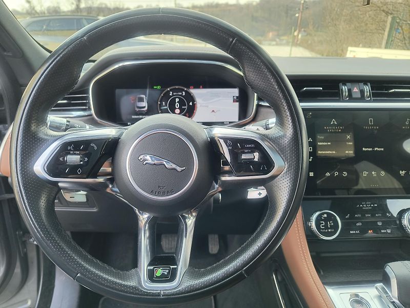 Jaguar F-Pace (2021) D300 AWD R -DINAMIC SE AUTOMAT - fotka 36 z 68